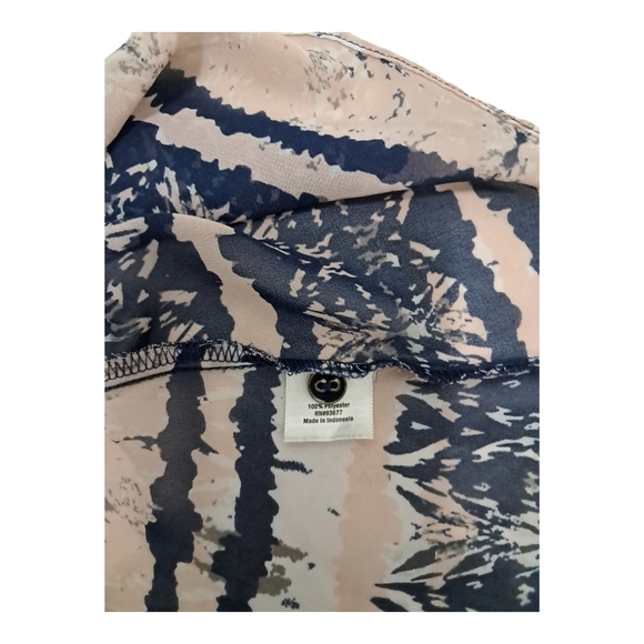 a.n.a Women's blouse Long Sleeves V Neck Size XL Blue and Pink. - Picture 8 of 8